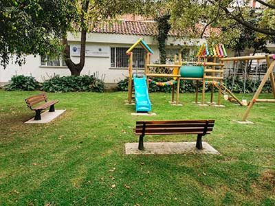 Mobiliario Urbano e Instalación de Parques Infantiles – Fabricantes Suelos  y Columpios Parques Infantiles - Señalizacion Medioambiental